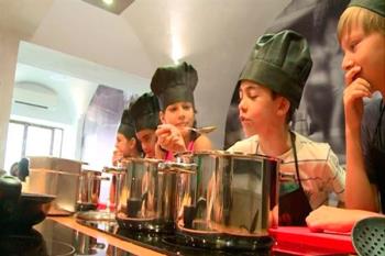 Los más pequeños podrán elaborar platos y utilizar utensilios de cocina