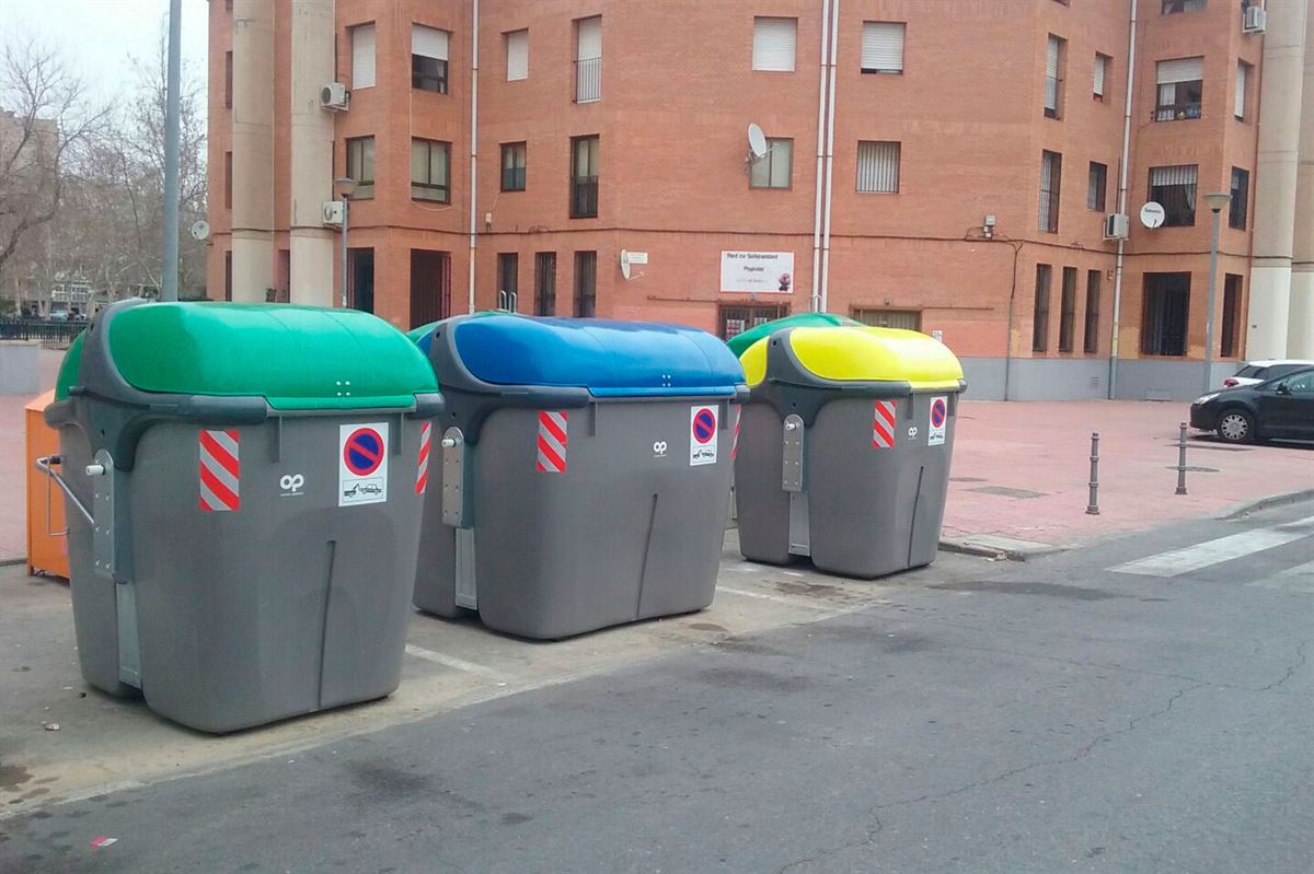 Los nuevos contenedores de basura siguen llegando a Alcalá | SoyDe