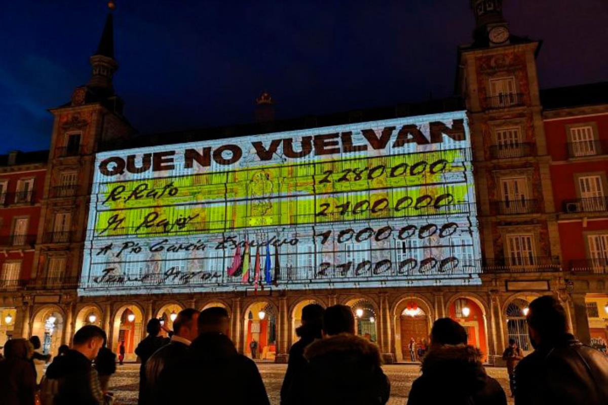 La campaña de Podemos, bajo el nombre 'Que no vuelvan', ha levantado ampollas en la capital