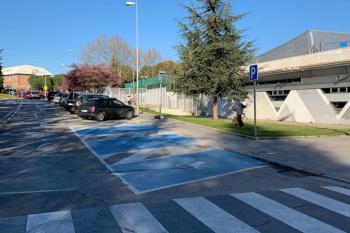 El Ayuntamiento ha instalado proyectores de luz en algunos pasos de peatones y prevén seguir haciéndolo los próximos meses