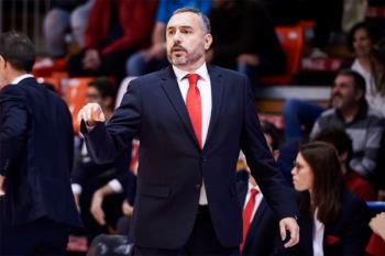 Las diez derrotas consecutivas han provocado su cese como entrenador fuenlabreño