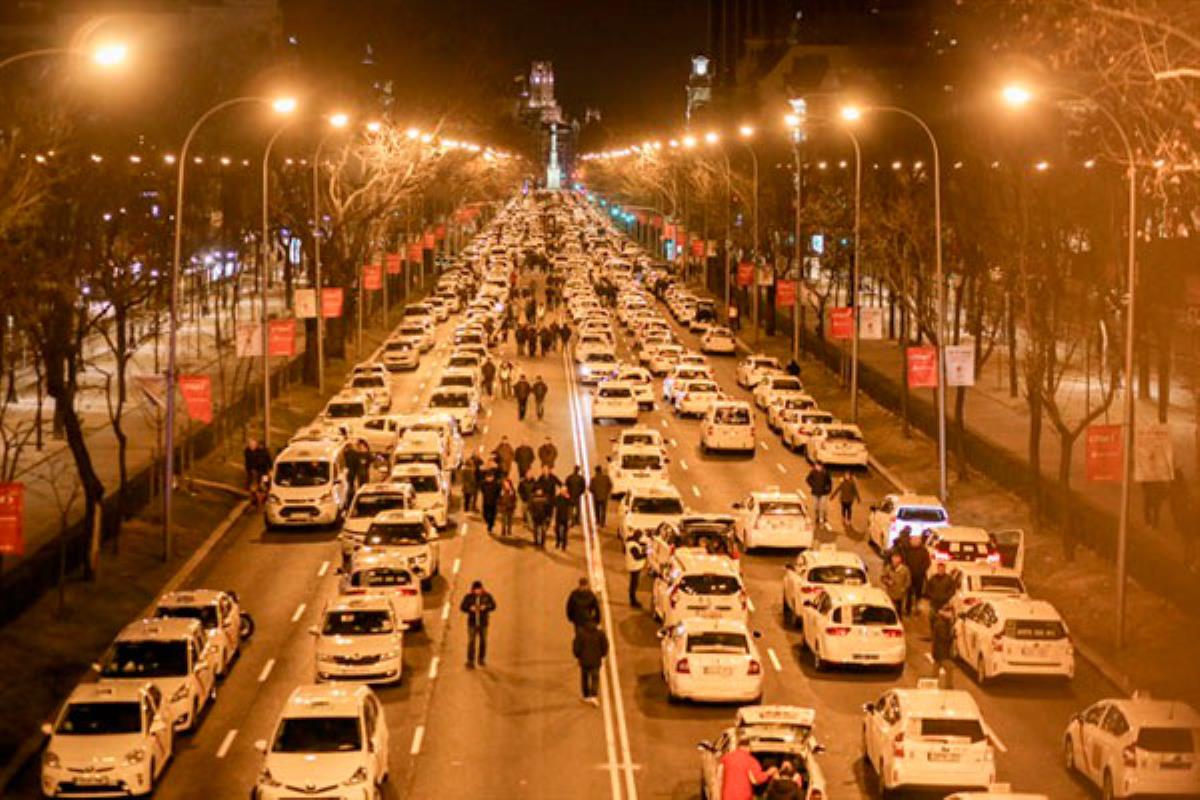 El sector del taxi cumple su tercera semana de huelga indefinida en la capital 