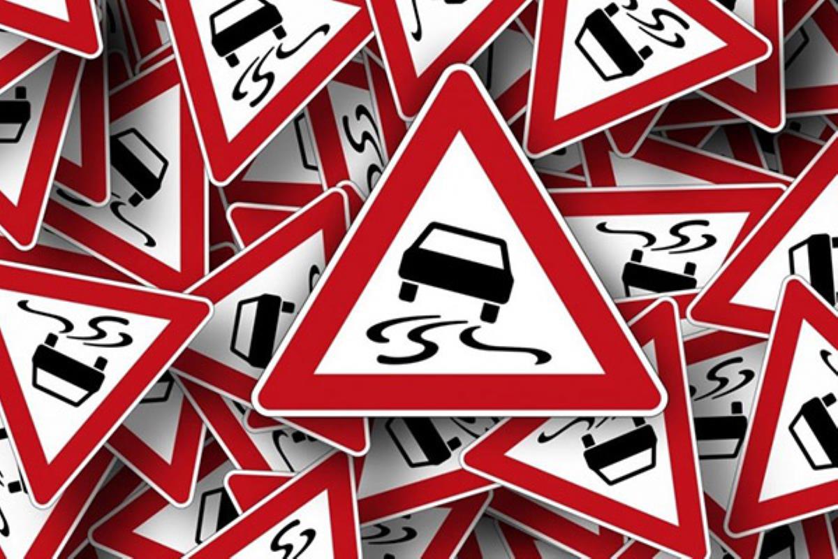 Mediante Correos, gestores administrativos o ayuntamientos
