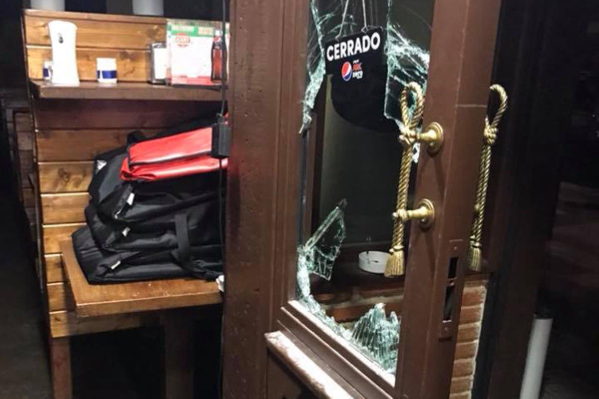 Una serie de ataques al inmobiliario público y privado han sembrado el "caos" en Humanes de Madrid  