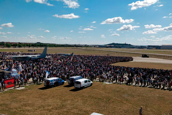 Las exhibiciones de acrobacias del Ejército del Aire se realizaron en la Base Aérea del municipio