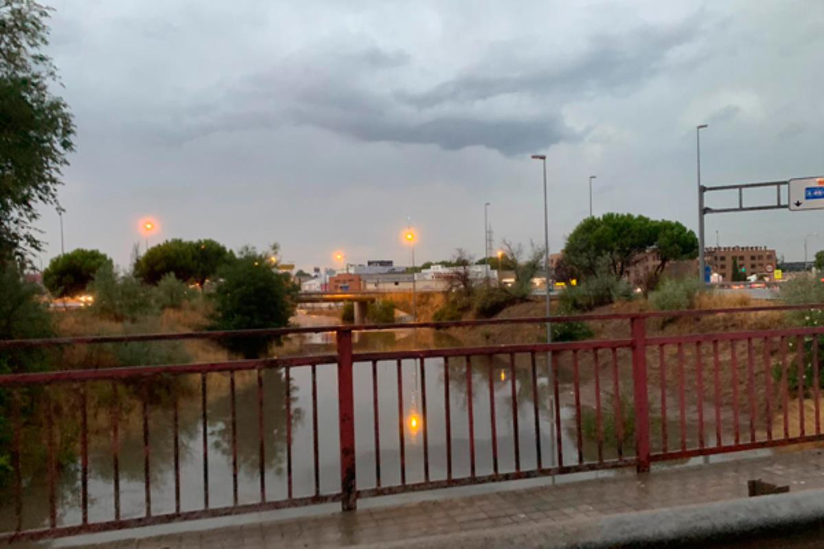 Los bomberos tuvieron que atender incidencias en la M-506 y en las zonas bajas de la ciudad