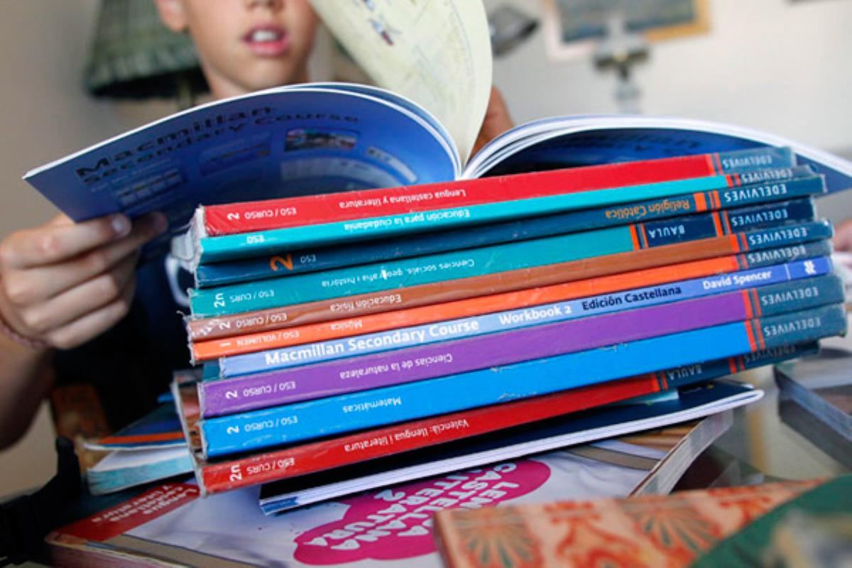 El objetivo es ayudar a las familias fuenlabreñas en el intercambio de libros de texto