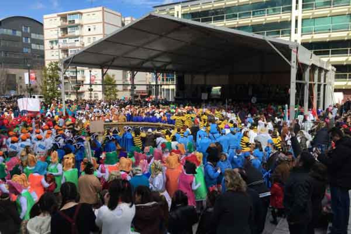 El saludo de Bienvenida a Don Carnal correrá a cargo de la
compañía Ron LaLá y su Mojiganga carnavalesca