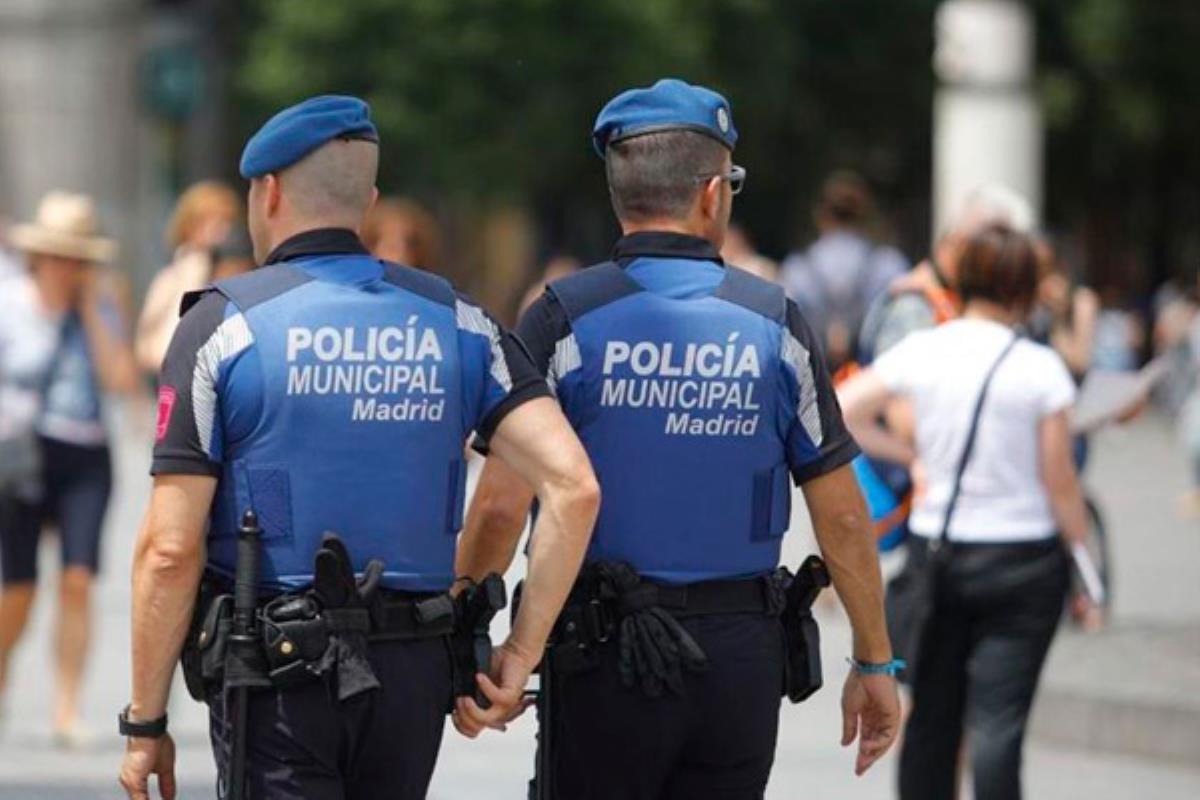 El material constará de cazadoras, impermeables, ropa térmica, polos y calzado