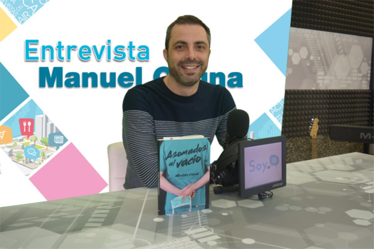 El autor fuenlabreño nos presenta su primera novela, 'Asomados al vacío', después de diversas publicaciones de relatos y microrrelatos