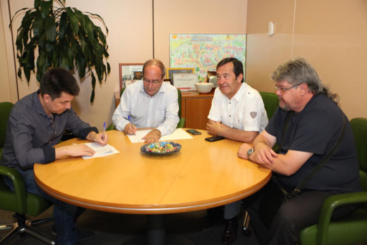 El objetivo de esta iniciativa es apoyar la labor de las asociaciones de padres y madres por la educación pública y prestar ayuda económica 