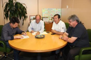 El objetivo de esta iniciativa es apoyar la labor de las asociaciones de padres y madres por la educación pública y prestar ayuda económica 