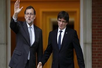 Mariano Rajoy aplica el 155 y deja sin efecto a Puigdemont