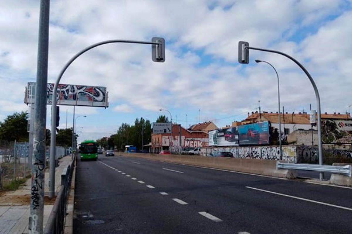 Los accidentes en el Paseo de Extremadura se multiplican por doce tras la instauración de los semáforos