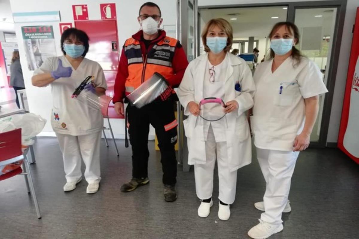 Protección civil ha entregado en los centros de salud el material elaborado por voluntarios 