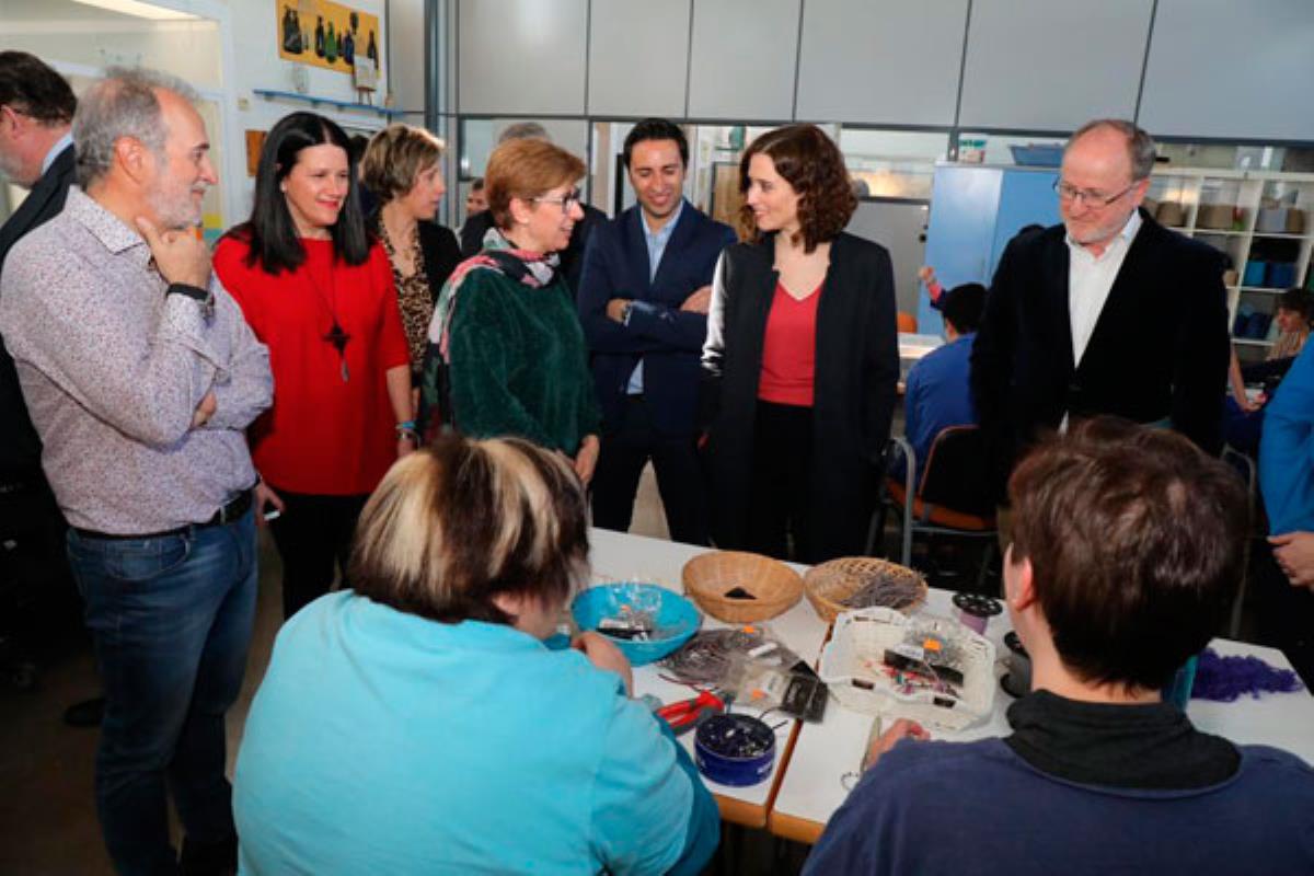 La candidata del PP a la Comunidad de Madrid visitó el Centro de Día y Centro Ocupacional Coímbra de Móstoles