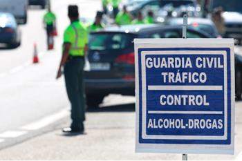 La DGT nos alerta sobre los efectos secundarios de algunos medicamentos, que además pueden dar falsos positivos en controles de drogas