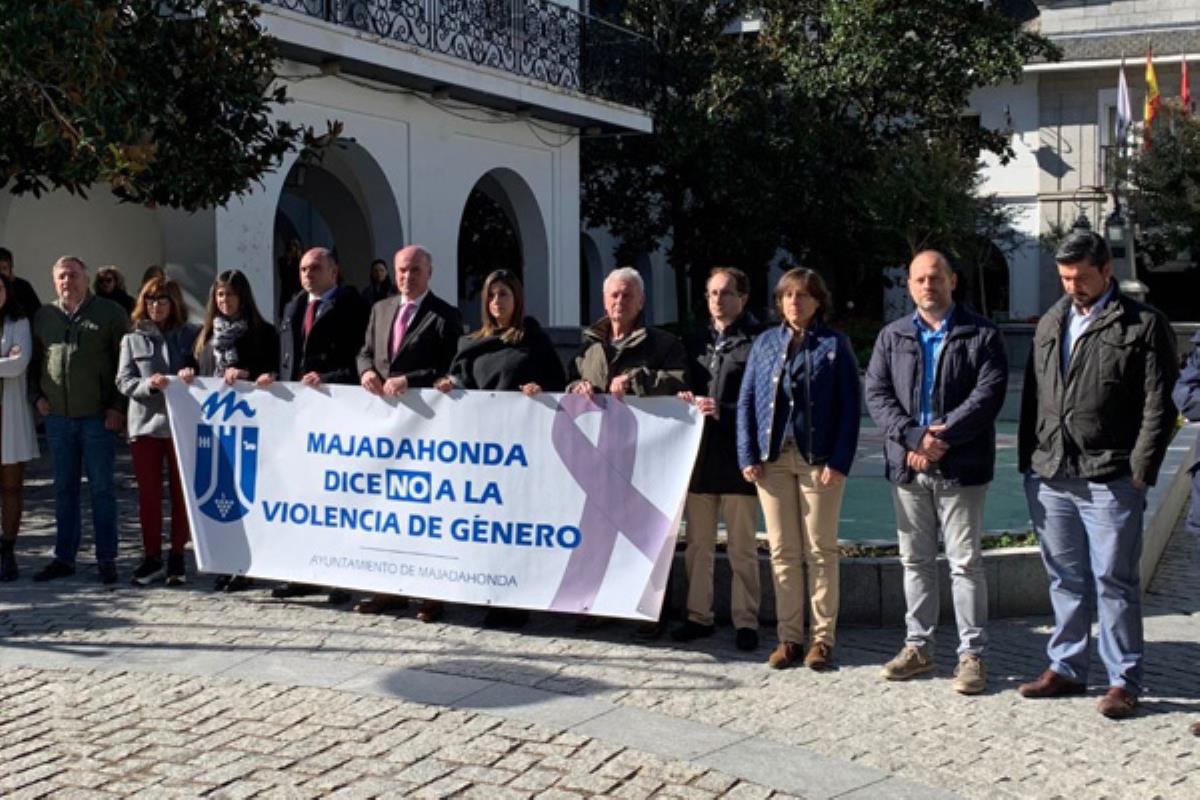 El Ayuntamiento de Majadahonda guarda silencio por los presuntos asesinatos machistas en Vic y La Zubia
