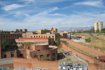 Los habitantes de estos distritos reclaman que se levante el hospital que se prometió en el año 2007, cuando Esperanza Aguirre ocupaba la presidencia de la Comunidad