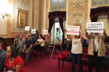 Los vecinos de Reyes Católicos se hartan de las ocupaciones ilegales y la inseguridad que impera en el barrio