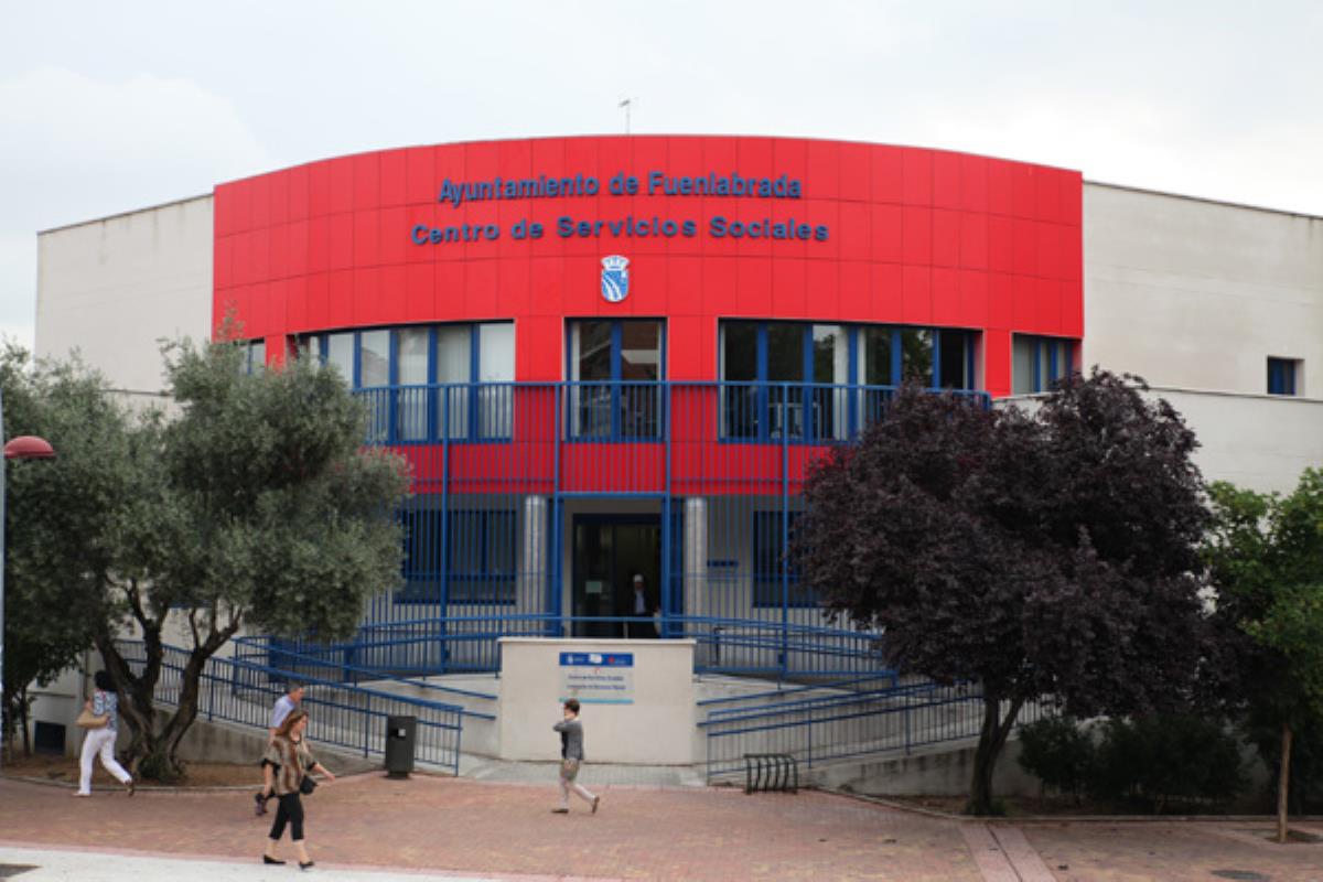 A través de actividades terapéuticas impartidas por psicólogos de la Universidad Complutense para cuidadores de familiares dependientes