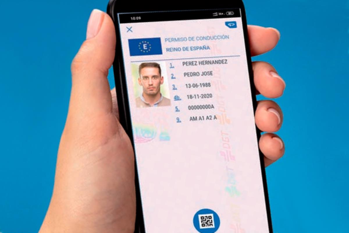 La DGT promete lanzar el carnet de conducir digital a través de su aplicación móvil
