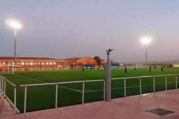 12 proyectores LED de 455,50 vatios iluminan la instalación