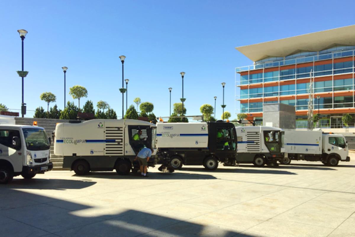 La empresa responsable del servicio de limpieza de la zona oeste es URBASER