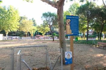 Majadahonda ha eliminado los dos pipicanes para instalar césped y ampliar la superficie verde del parque
