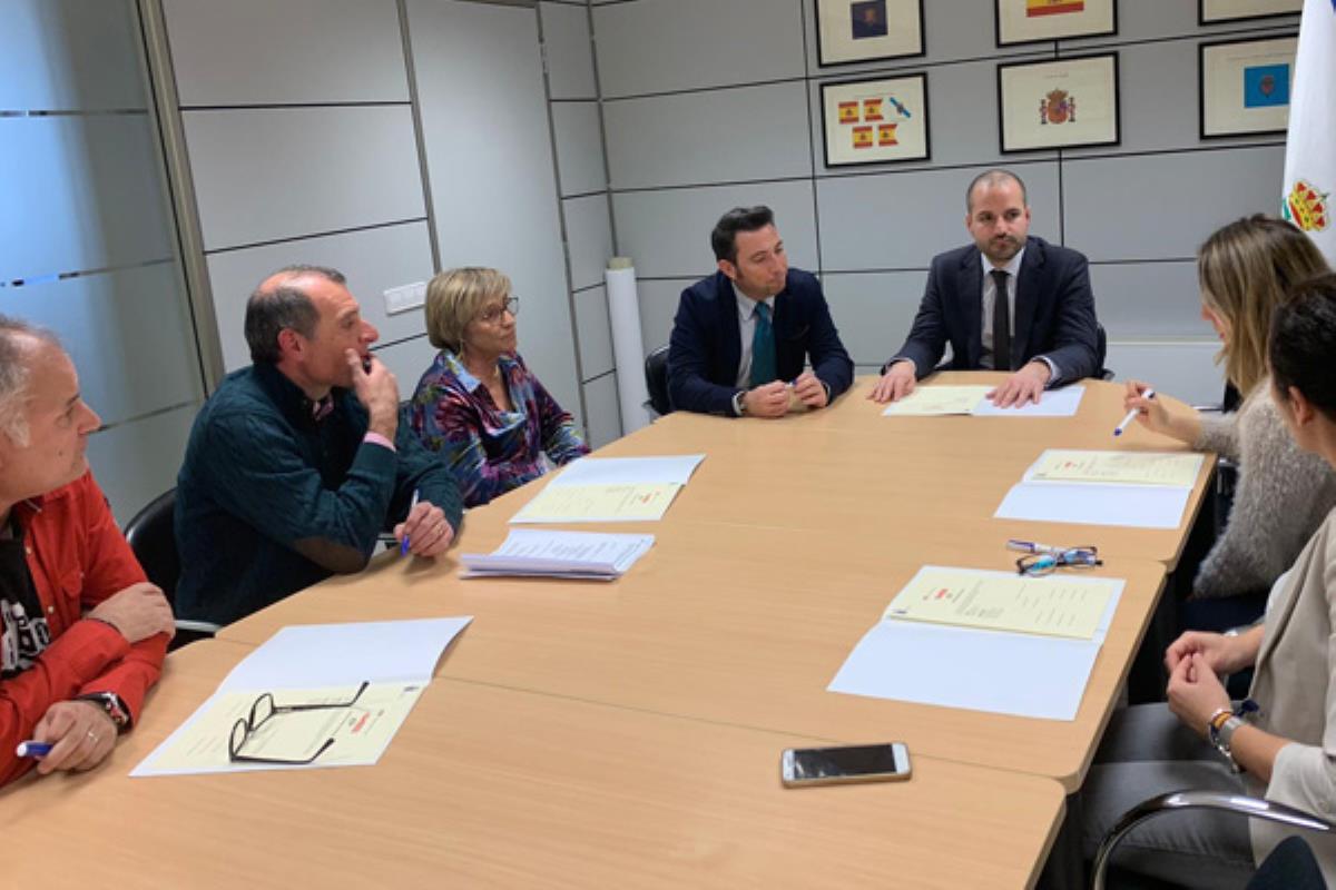 Ustarroz firma un acuerdo para la oferta de Empleo Público con los sindicatos