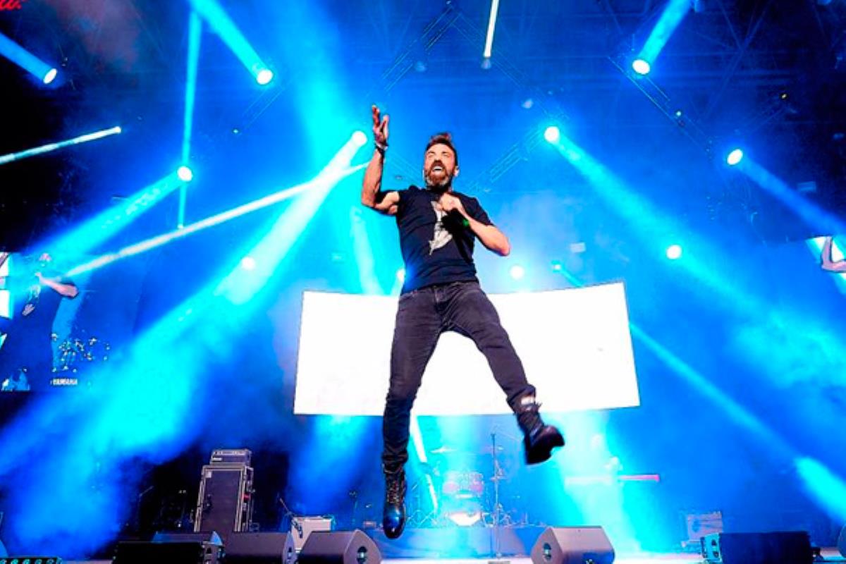 También lo hará el joven cantautor Rodrigo Muñoz