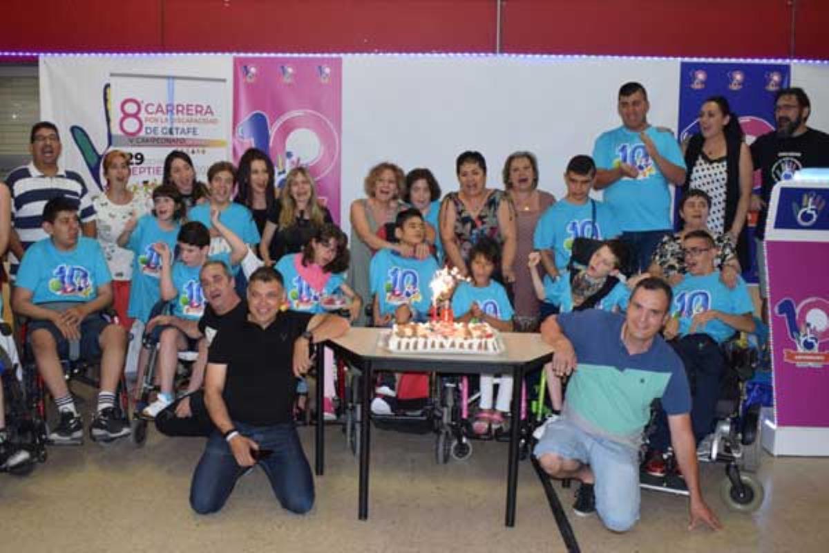 La Vinoteca Koldo Garmendia regala el pan a sus clientes, a cambio de donaciones a la Asociación Dedines