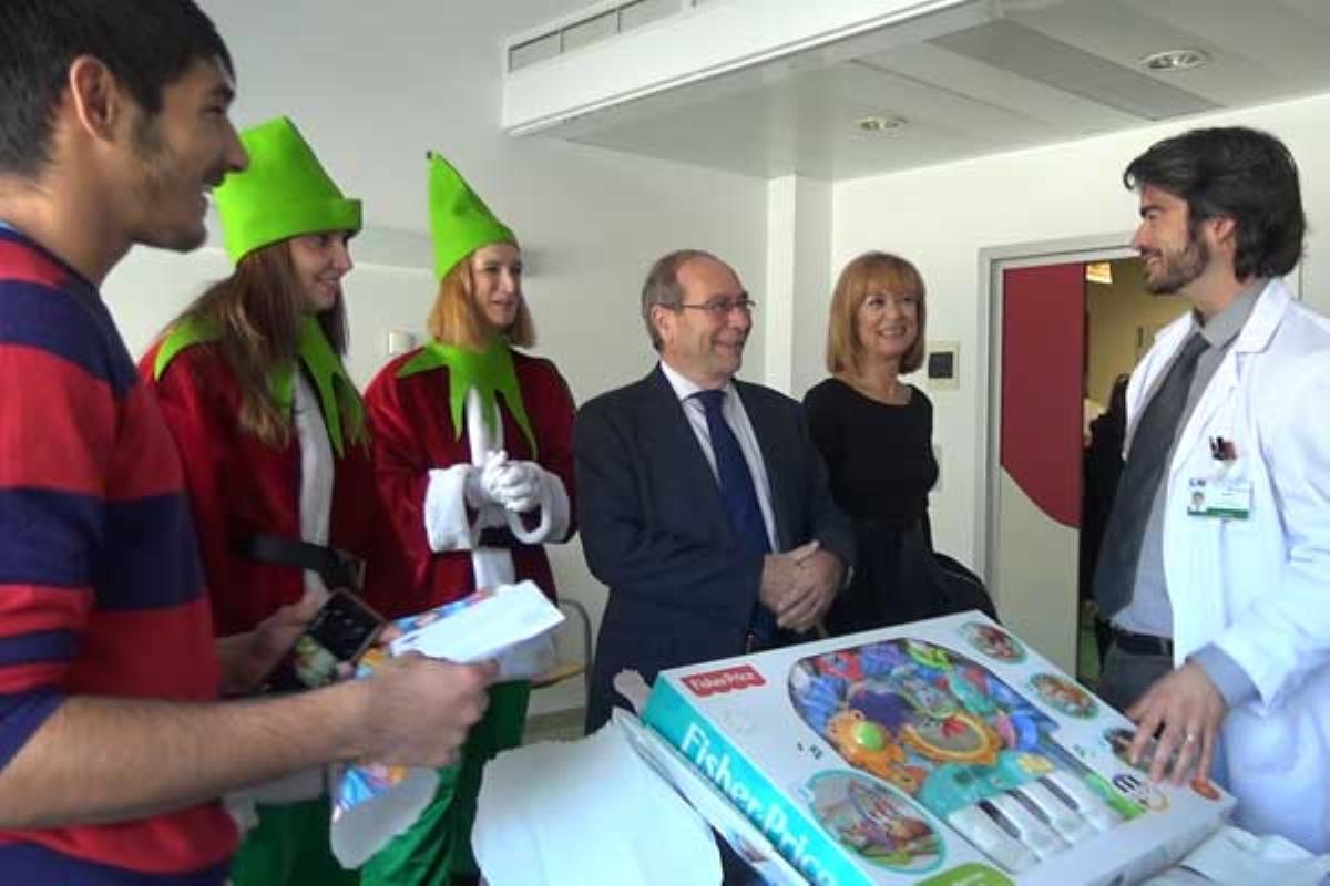 Felicitará la navidad a los pequeños, a sus familiares, y al equipo de profesionales del centro