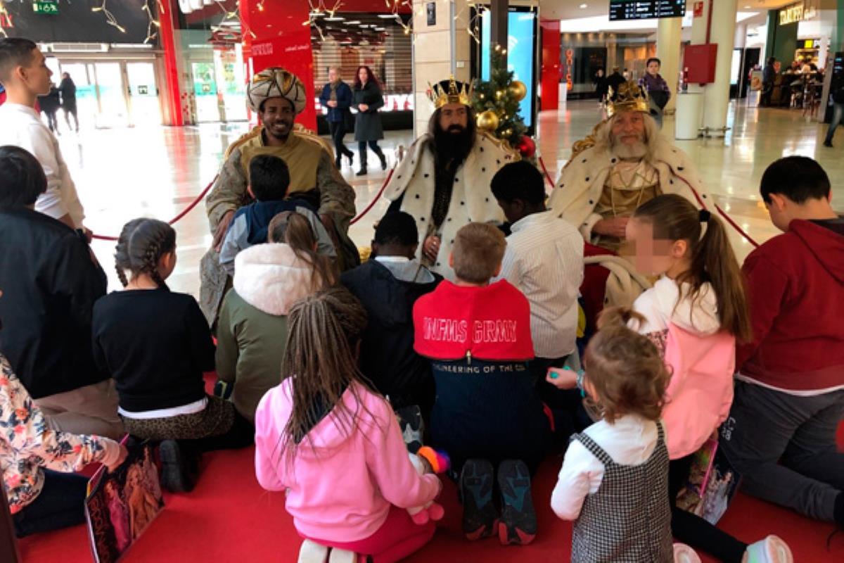 El centro comercial realizó una gran chocolatada para los más pequeños
