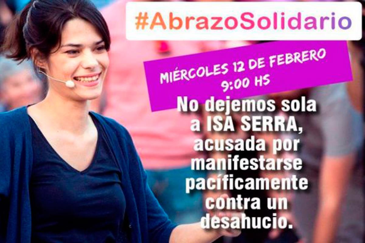 Las dos concejalas en el ayuntamiento de la ciudad han participado en el 'Abrazo solidario' a favor de la portavoz en la Asamblea
