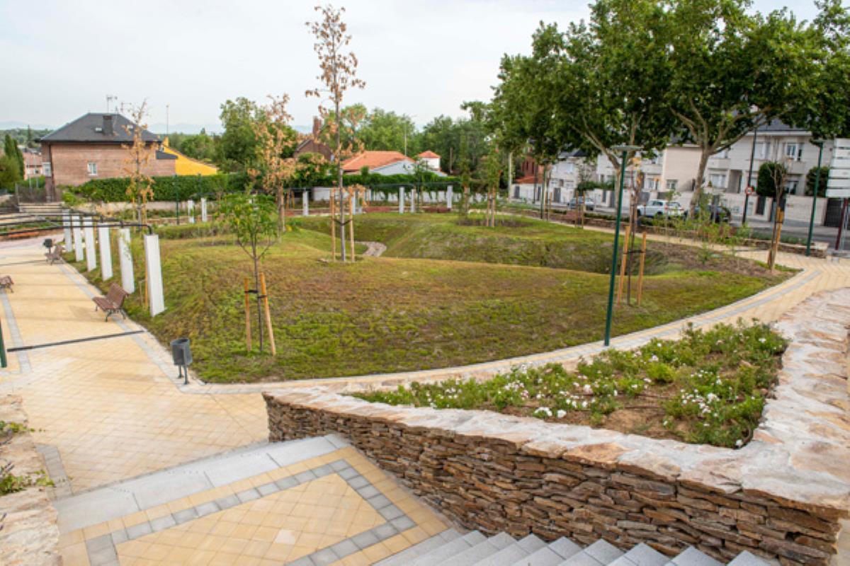 Esta nueva zona verde está emplazada entre las calles Ramón y Cajal, Miguel Servet y Carretera de Húmera