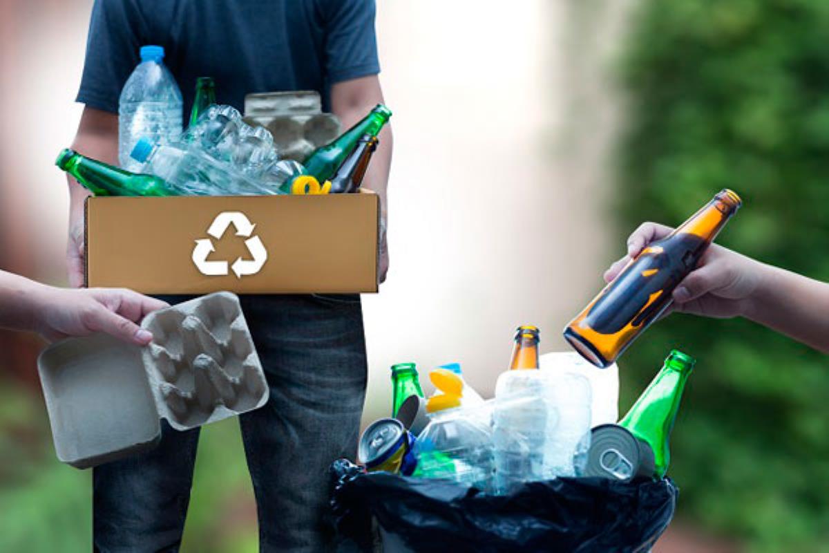 La instalación de nuevos contenedores de reciclaje ayudará a una separación más minuciosa de los residuos domésticos y otros restos no reciclables