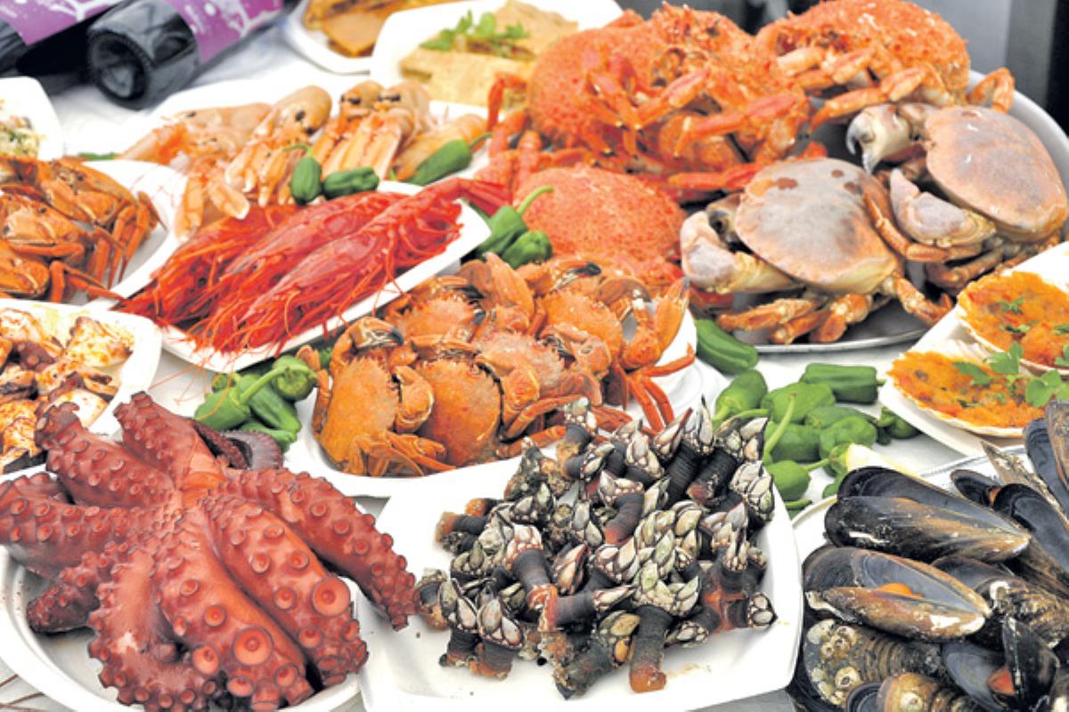 Te mostramos los mejores trucos para ahorrar en la cesta de la compra de
cara a la Navidad. Se calcula que cada familia gastará 1050€ de media