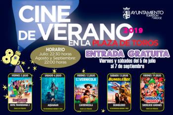 Todos los viernes y sábados se proyecta una película con entrada gratuita