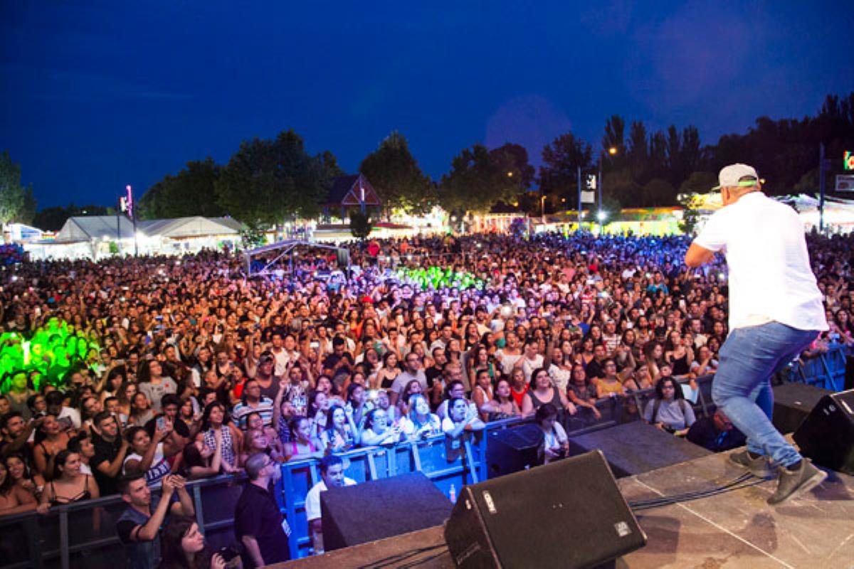 Con el fin de evitar incidentes, cortes y heridas entre el público asistente, la Policía Local realizará labores de control en la zona
