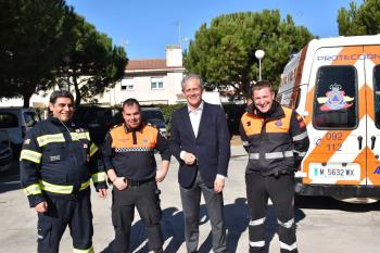 El alcalde José Luis Pérez Viu (Cs) se acercó hasta las dependencias para saludar a los efectivos