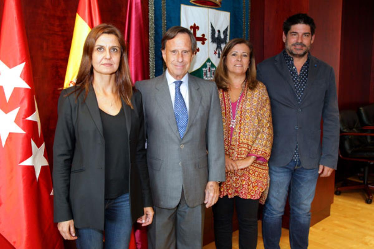 Tras la firma del acuerdo entre el Ayuntamiento, la Fundación RAIS y Provivienda