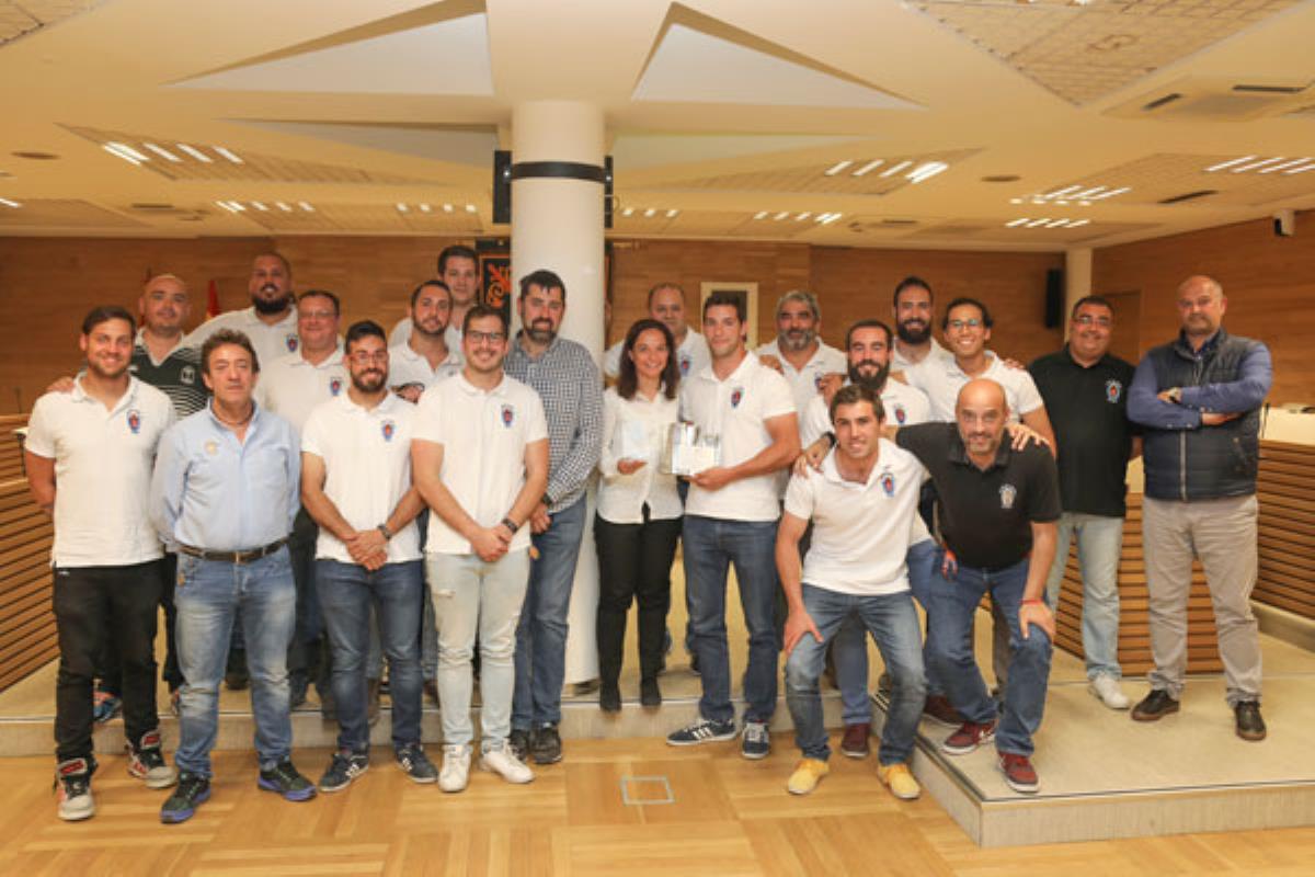 Jugadores y cuerpo técnico recibieron un homenaje en el Ayuntamiento 