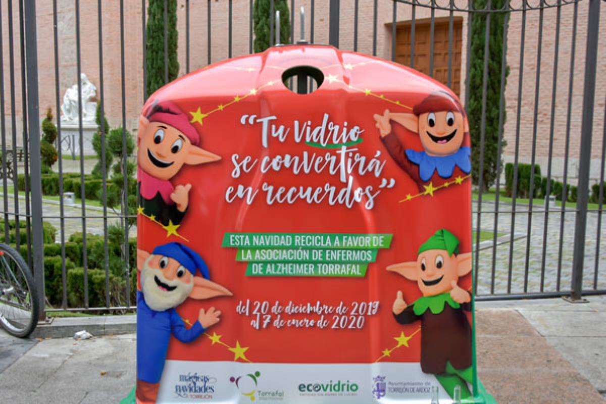 
Ecovidrio y el consistorio donarán 1.000 euros a la Asociación de Familiares de Enfermos de Alzheimer de la ciudad (Torrafal)