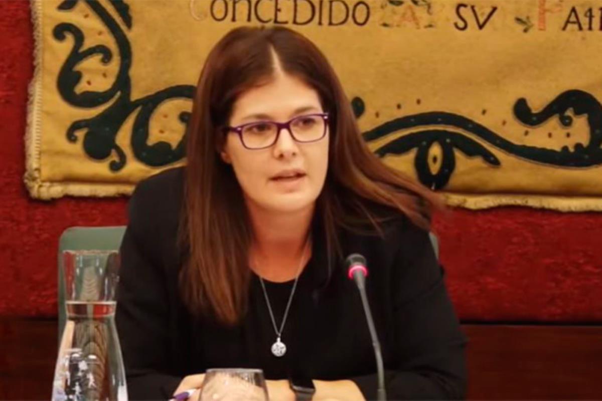 Los vecinos se movilizan para exigir a la alcaldesa que abandone su puesto al frente del ayuntamiento