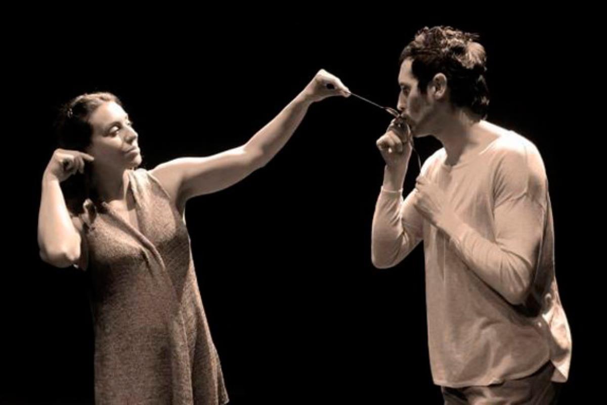 El 18 de mayo, se sube al escenario del Teatro El Soto la Companhia do Chapitô para tratar la realidad social desde esta tragedia griega