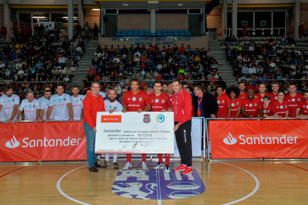El Pabellón Jorge Garbajosa acogió un partido amistoso de fútbol sala lleno de caras conocidas