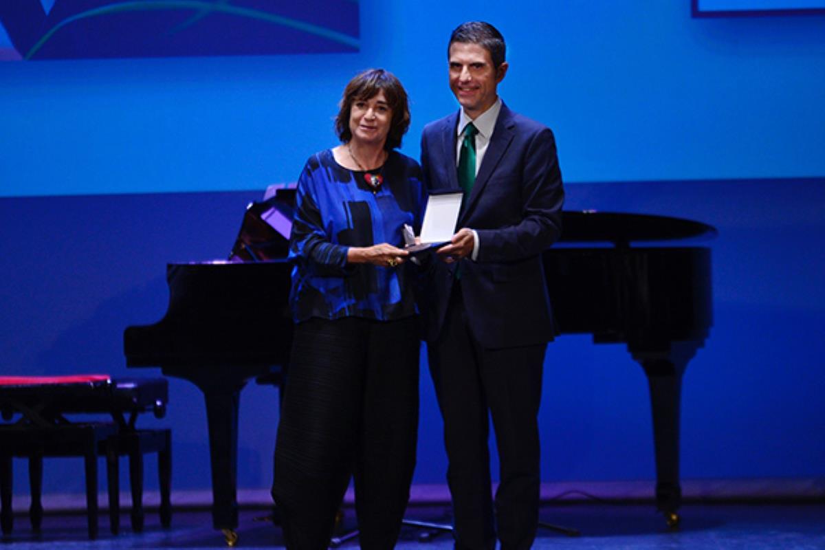 El Teatro Salón Cervantes ha acogido esta tarde la entrega de la L edición de los Premios Ciudad de Alcalá en sus diferentes categorías