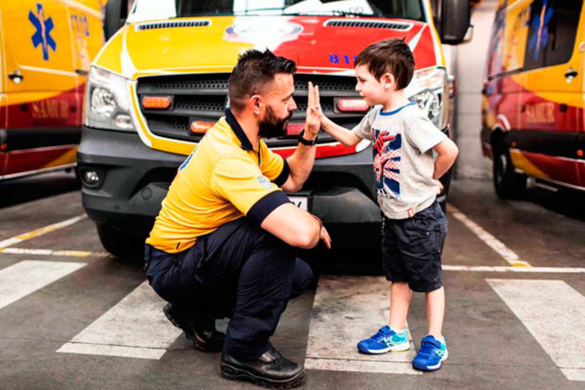 Se trata de un almanaque de sobremesa con 38 fotos, tres por mes, en las que se reflejan valores como el espíritu de mejora continua, la integridad ética o el trabajo en equipo