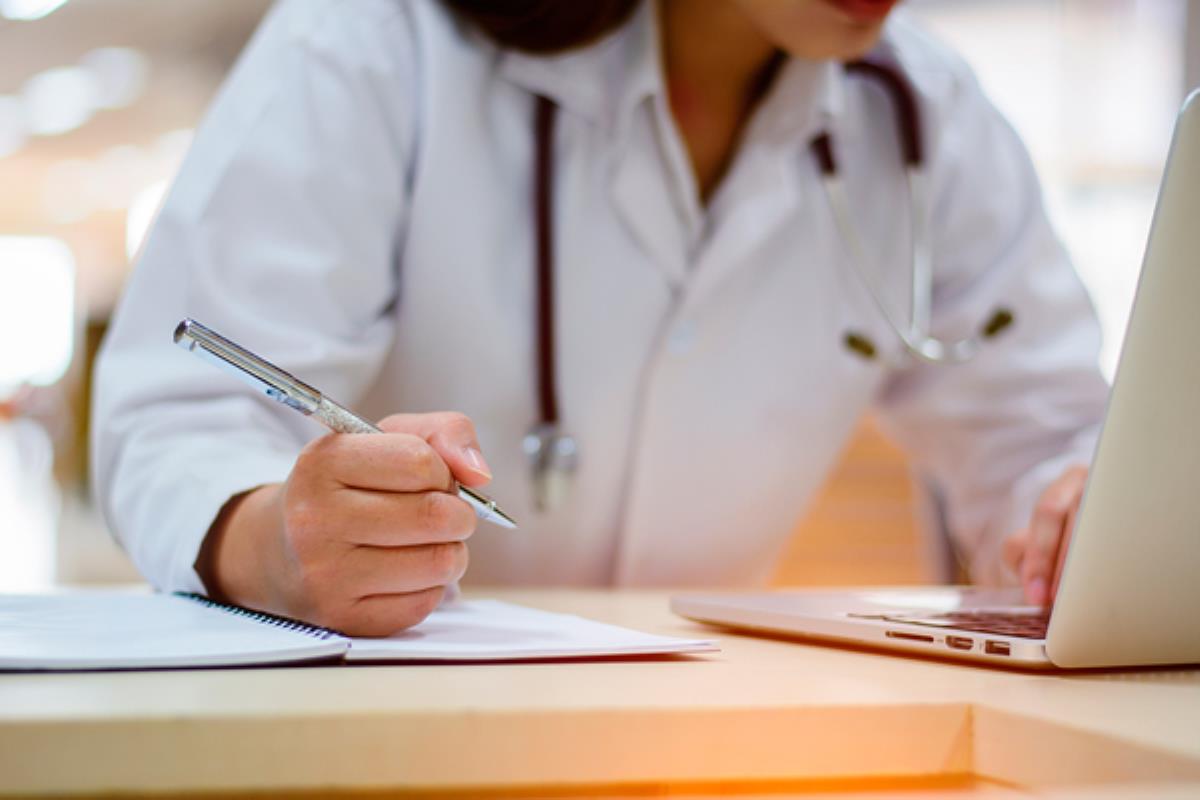 Hay disponibles plazas para 609 médicos de familia, 355 pediatras de Atención Primaria y otras categorías
